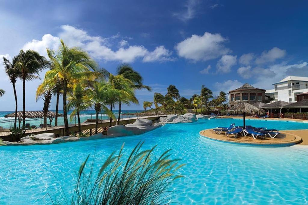 Tres Bel Appartement Avec Vue Mer, Acces Direct A La Plage Et Piscine Surveillee Saint-Francois  Zewnętrze zdjęcie