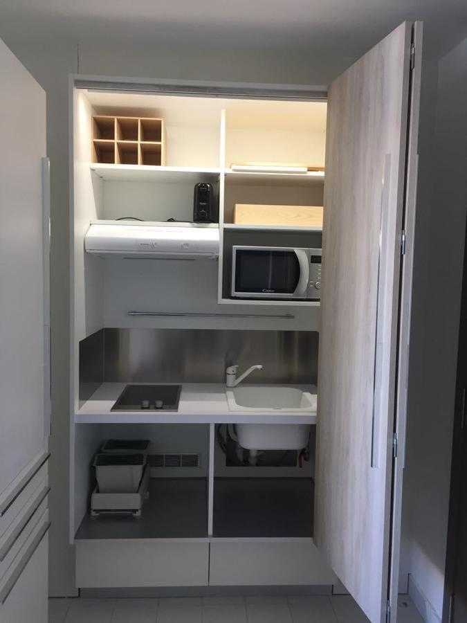 Tres Bel Appartement Avec Vue Mer, Acces Direct A La Plage Et Piscine Surveillee Saint-Francois  Zewnętrze zdjęcie