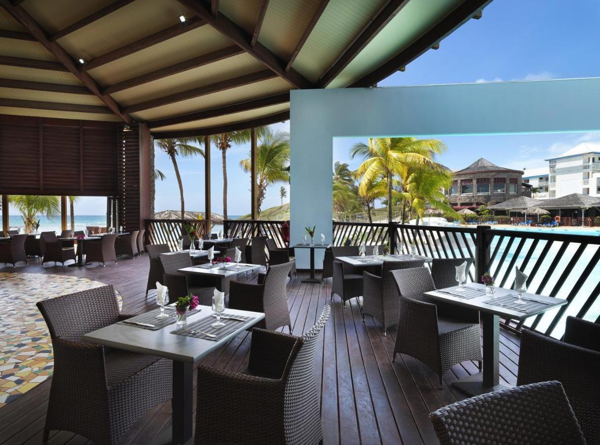 Tres Bel Appartement Avec Vue Mer, Acces Direct A La Plage Et Piscine Surveillee Saint-Francois  Zewnętrze zdjęcie