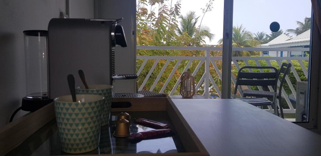Tres Bel Appartement Avec Vue Mer, Acces Direct A La Plage Et Piscine Surveillee Saint-Francois  Zewnętrze zdjęcie