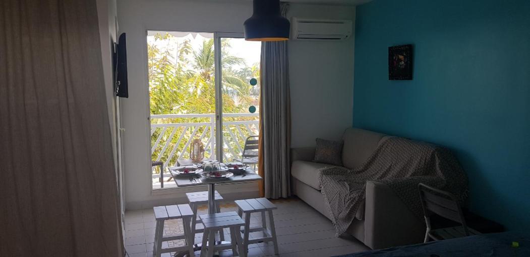 Tres Bel Appartement Avec Vue Mer, Acces Direct A La Plage Et Piscine Surveillee Saint-Francois  Zewnętrze zdjęcie