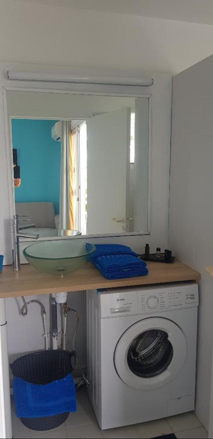 Tres Bel Appartement Avec Vue Mer, Acces Direct A La Plage Et Piscine Surveillee Saint-Francois  Zewnętrze zdjęcie